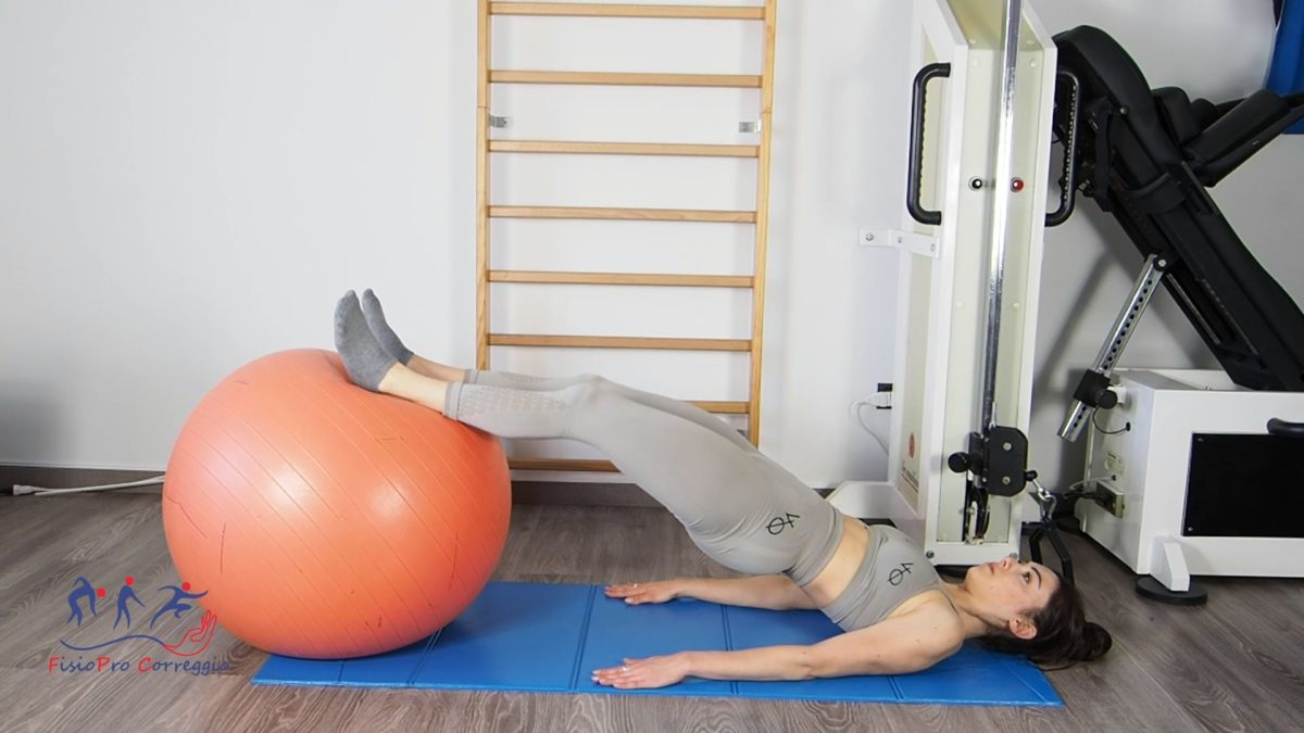 Ponte bipodalico su fitball con enfasi eccentrica fisioterapia online fisiopro smart rehab